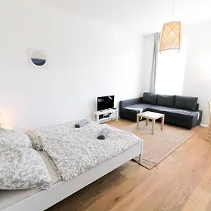 Апартаменты Living - Hasnerstrasse, Вена